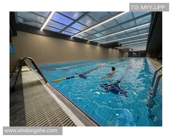 游泳健身全攻略：提高技巧、增强体能与享受水中乐趣的完美指南